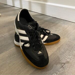 Adidas Sambas black / Men’s size 7 / Women’s size 9
